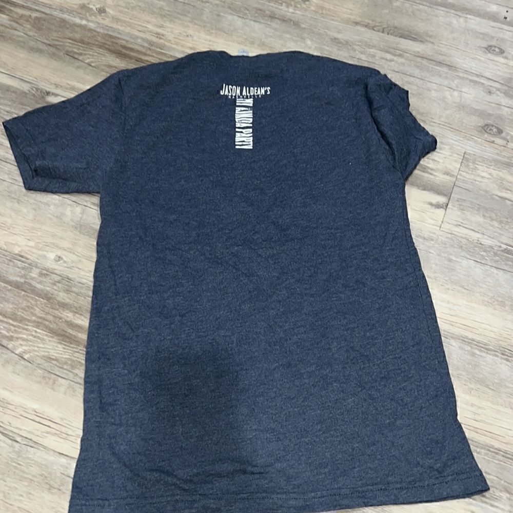 Jason Alden's shirt  - Picture 2 of 2